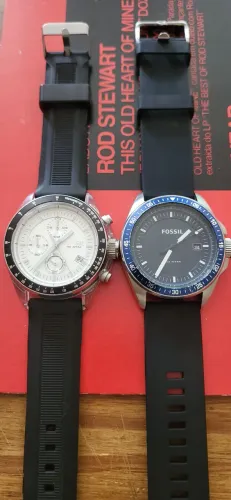 Dois relógios Fóssil quartzo