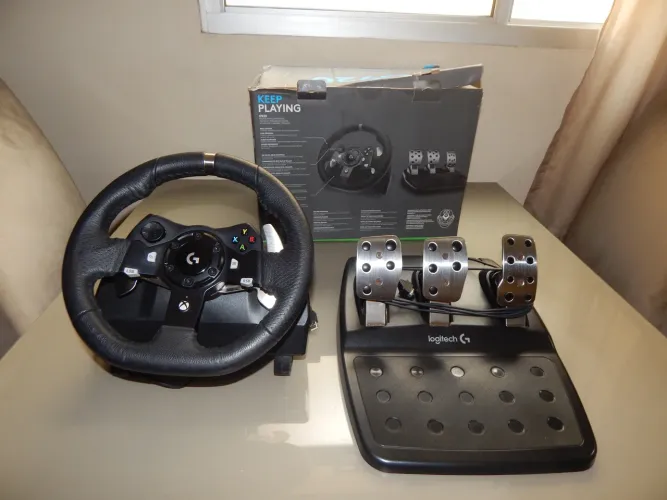 Volante Logitech G920 Driving Force e Pedais
