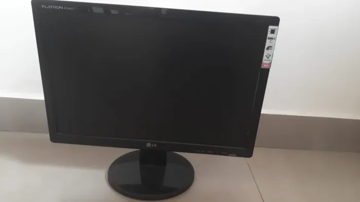 Monitor LG flatron( NÃO tenho os cabos).