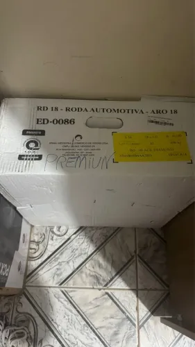 Vendo 1 unidade só da roda 18 tala 6