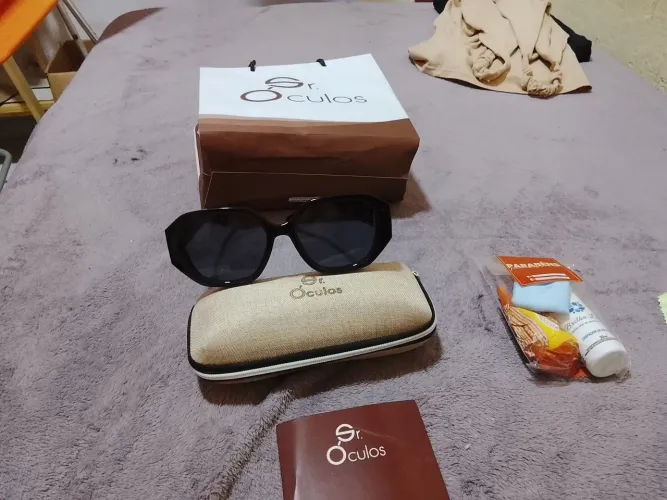 Óculos esporte novo na caixa e de brinde um óculos Rayban