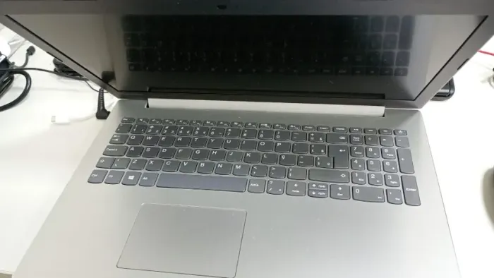Notebook Lenovo B330 | Processador I3 7020U | 12 GB de Ram | SSD 120GB