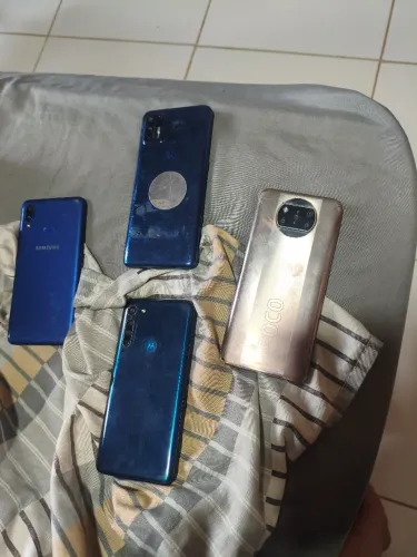 4 celular pra retirada de peças, ou só trocar a tela !