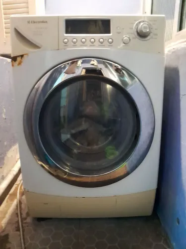 Vendo maquina lava e seca usada - voltagem 127v. Retirada no local.