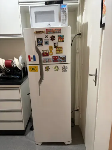 Geladeira/Refrigerador Electrolux Cycle Defrost Duplex Branco 260L DC35A