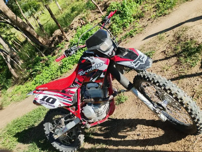 Tornado 250 com roupa de trilha