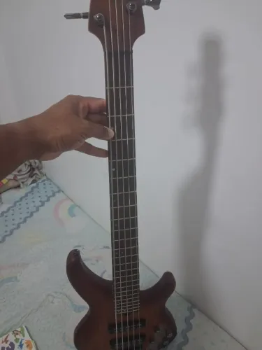 Contra baixo Yamaha TRBX 505 5 cordas - praticamente novo