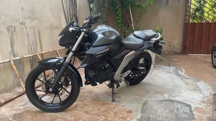 YAMAHA FZ25 PRÓXIMO A GOIÂNIA