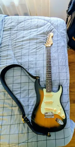 GUITARRA FENDER® SQUIER® DEBUT STRATOCASTER®