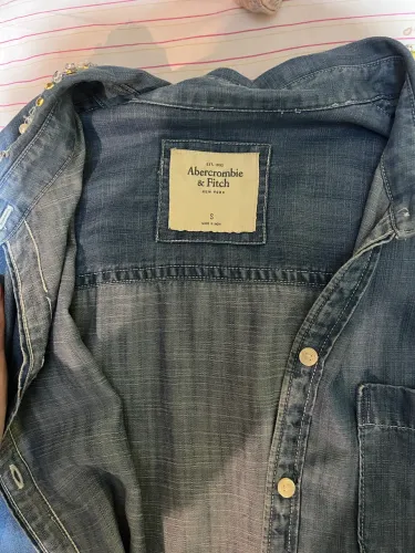 Camisa Abercrombie & Fitch- tamanho P