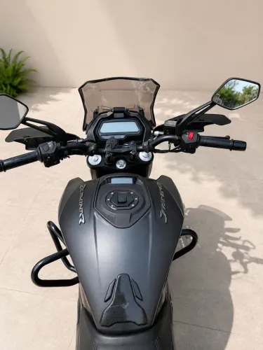 Bajaj Dominar 400 muito Nova e revisada