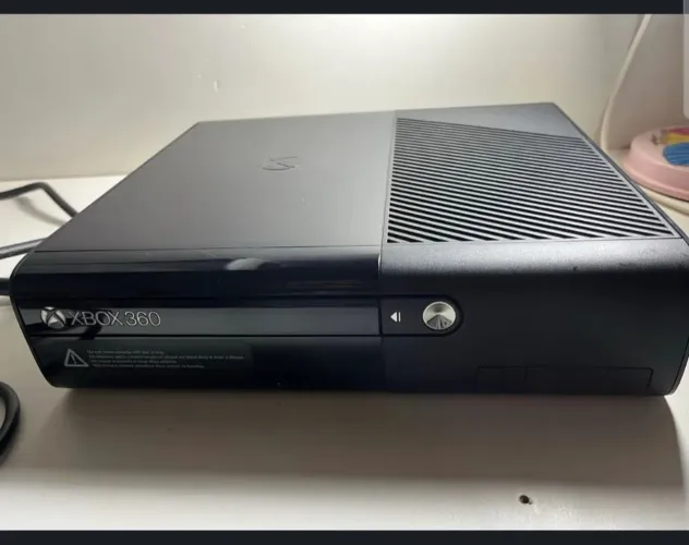 Xbox 360 original bloqueado com acesso a Xbox Live + 80 jogos no HD HD de 500g