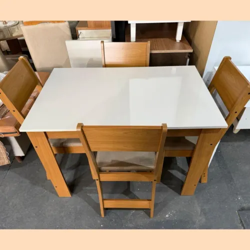 Mesa com 4 cadeiras - entregamos hoje