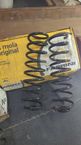 PAR DE MOLAS TRASEIRA VW SANTANA  $199,90