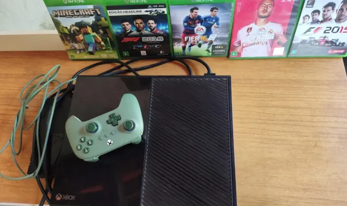 Xbox One FAT 500GB +01 Controle + 05 Jogos Físicos
