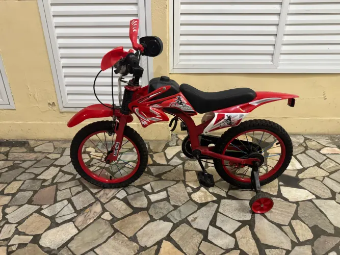 Bicicleta infantil tipo motocicleta