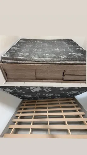 Cama baú de casal possui duas gavetas + colchão
