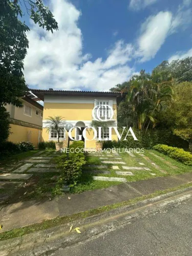 Casa com 4 Quartos (2 Suítes com Closet) em Condomínio Fechado no Jardim Rosa Maria