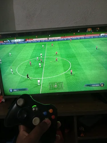 Xbox 360 acompanha um controle, HD externo 275 jogos, desbloqueado. 
