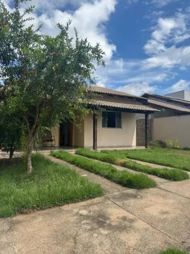 Casa com 2 quartos sendo 1 suíte à venda