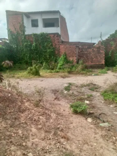 Vendo terreno de 27 de frente e 25 de fundo