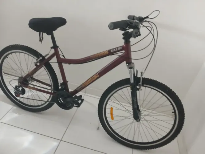 Bike caloi. Quadro 17 , Aro 26 usada três vezes.