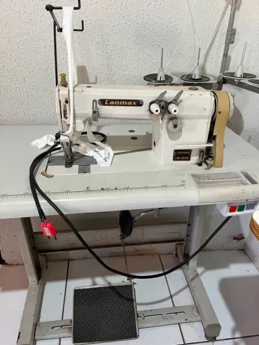 VENDO MÁQUINA DE COSTURA OMBRO A OMBRO