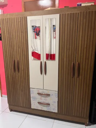 Guarda roupa 6 portas