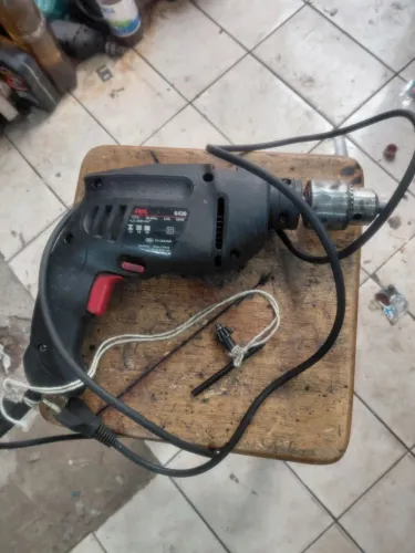 Furadeira skil modelo 6438 110 volts funcionando perfeitamente controle de velocidade e im