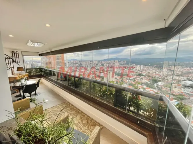 Apartamento amplo e sofisticado localizado no 16º andar, no bairro Água Fria Zona Norte d