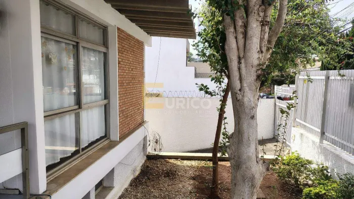 Casa ampla, sólida e versátil para uso residencial ou comercial no Parque do Colégio