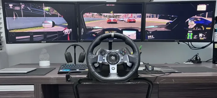Kit Simulador: Volante Logitech G920 + Cockpit Dobrável Extreme Sim Racing