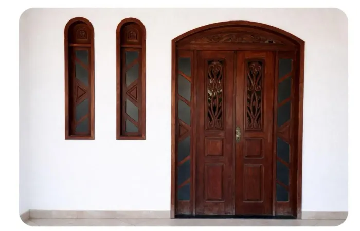 Vende-se um porta de madeira, bem conservada.