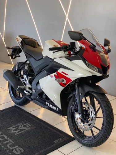 YAMAHA YZF R15 70th ANNIVERSARY 2027