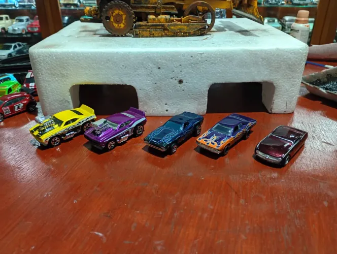 Hotwheels 1/64 top 