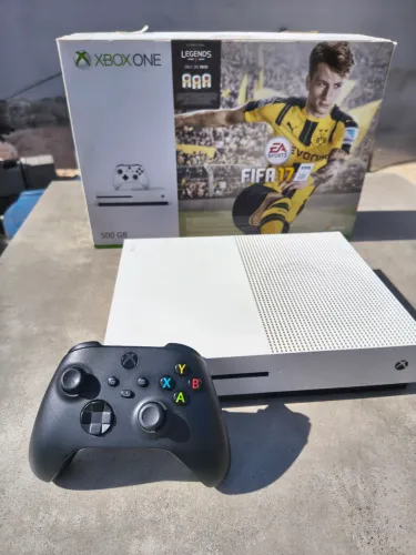 Xbox one s 500 GB na caixa