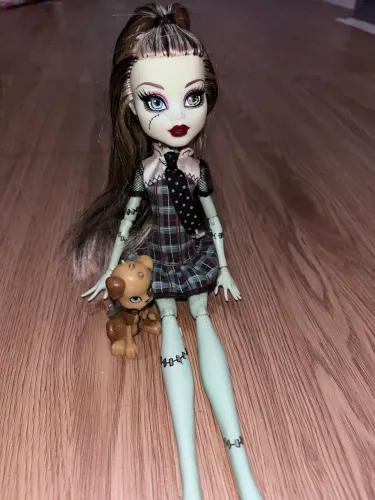 Boneca frankie quase completa, 2008