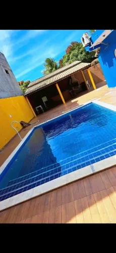 Alugamos uma casa com uma linda piscina