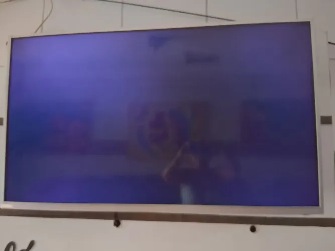 Vende-se essa TV 50 polegadas parou do nada não tenho interesse de ajeita marca philco