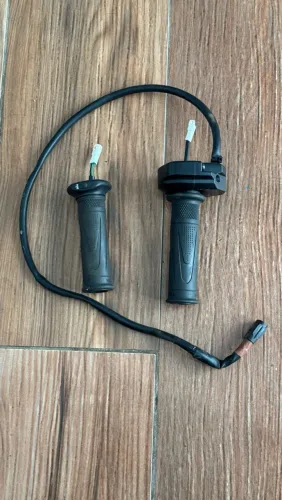 Par de Manoplas + aquecedor+ acelerador eletrônico. Tiger 1200 2022 a 2026. (Usado)
