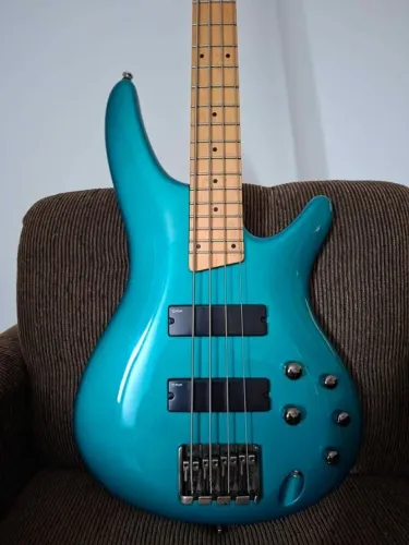 Baixo Ativo Ibanez SR300M 4 Cordas - Potência, Versatilidade e Estilo!
