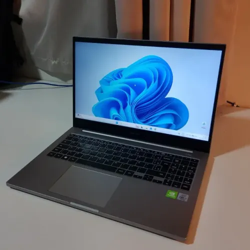 Notebook Samsung 550X (Core i7 10ª Ger, 8GB, Placa Dedicada MX110) - Excelente Estado