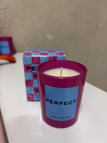Vela perfumada Marc Jacobs Perfect  - 70g com caixa original.