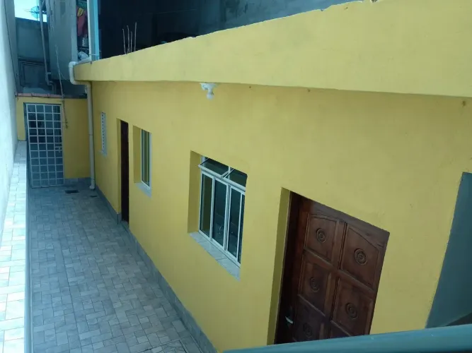 Vendo 2 casa com 1 cômodos cada e lavanderia para renda de 2 casas no mesmo terreno. ,