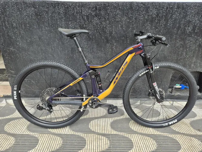 Bike Full Suspession de Carbono tamanho 15