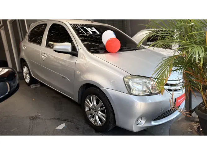 Toyota Etios X 1.3 Flex 16V 5P Mec. 2014