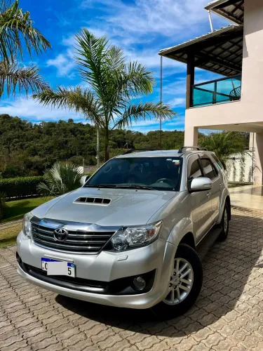 Toyota Hilux SW4 SRV D4-d 4X4 3.0 TDI Dies. AUT 2013