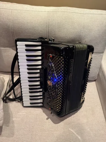 Acordeon Scandalli 80 baixos