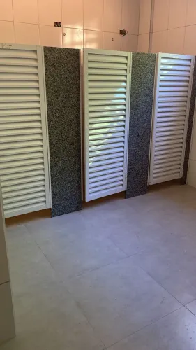 Portas de alumínio para banheiro