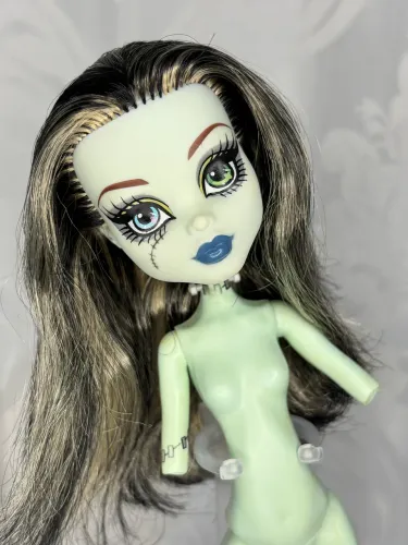 Frankie Stein scarys Sucata Monster High